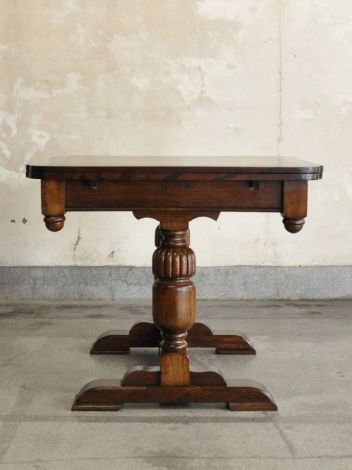 ドローリーフテーブルの横顔