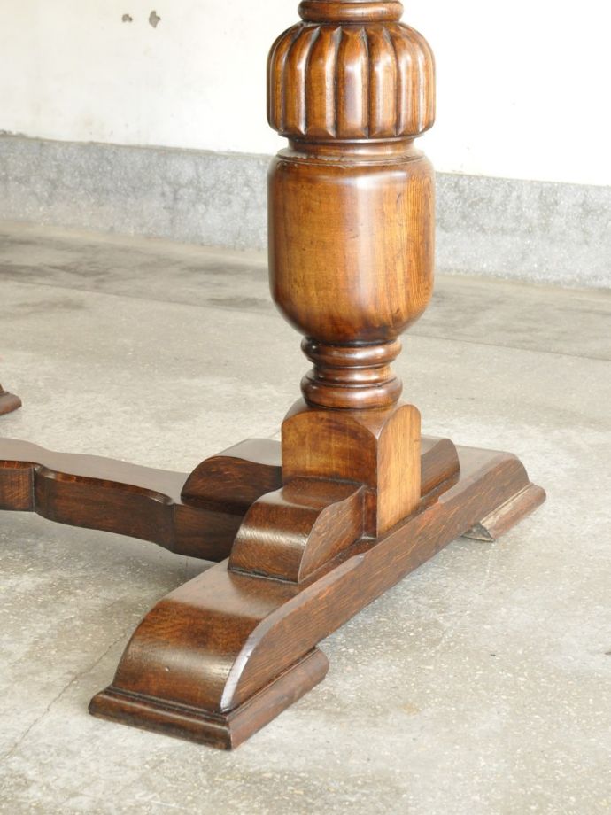 アンティークテーブルの脚