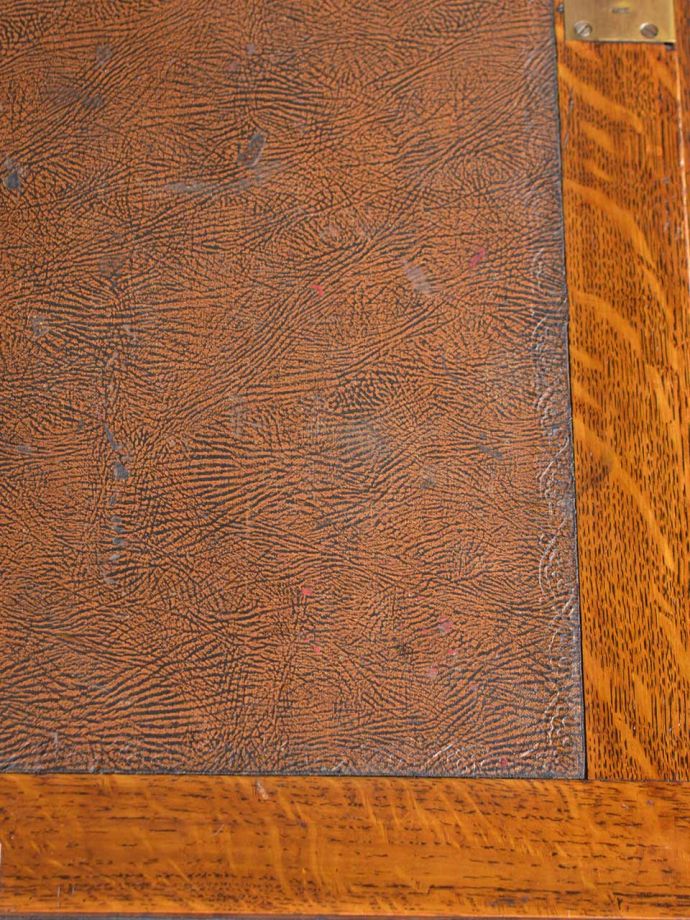 ライティングビューローの天板