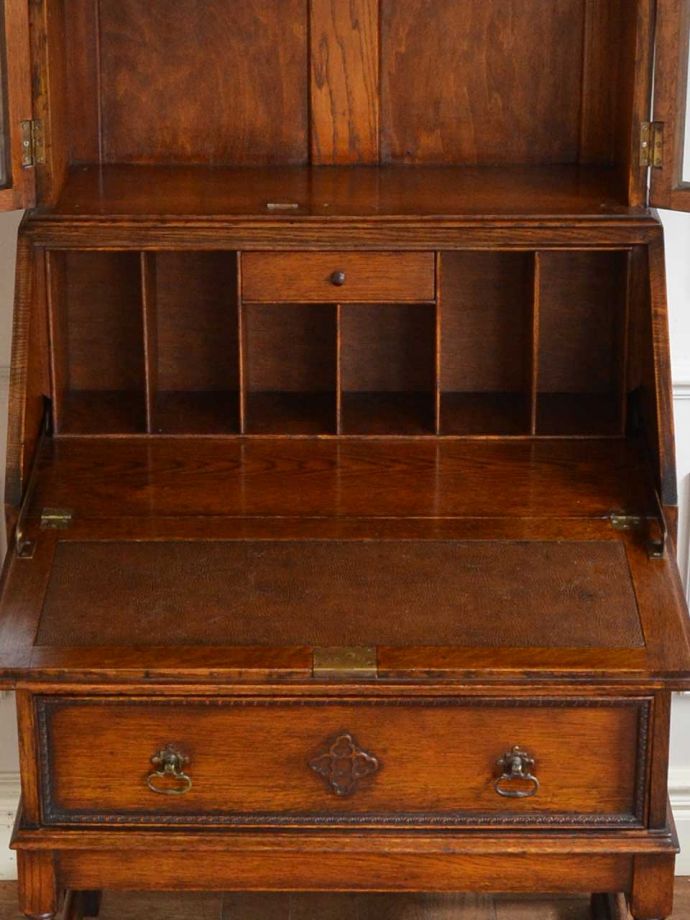 アンティークビューローの扉の中