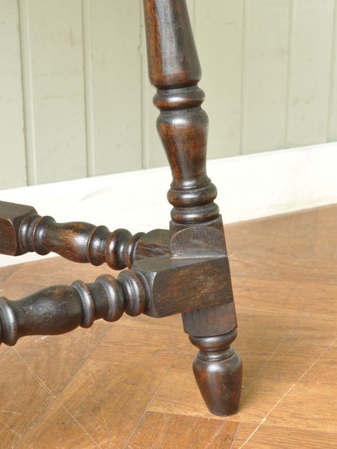 アンティークテーブルの脚
