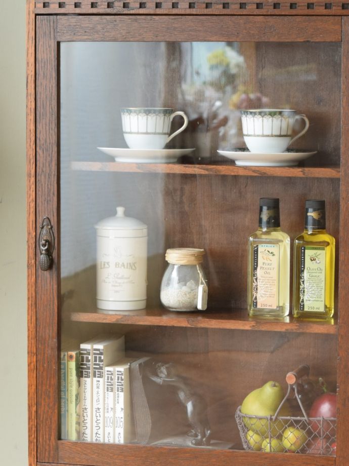 英国らしいガラスキャビネット