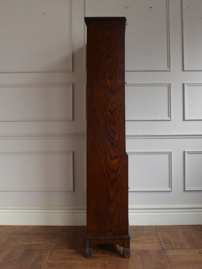 キャビネットの側面