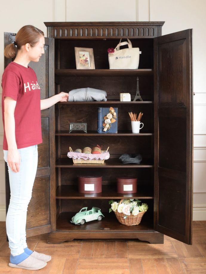 アンティーク家具らしさが漂うワードローブ