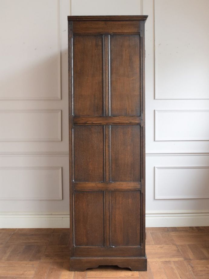 キャビネットの側面