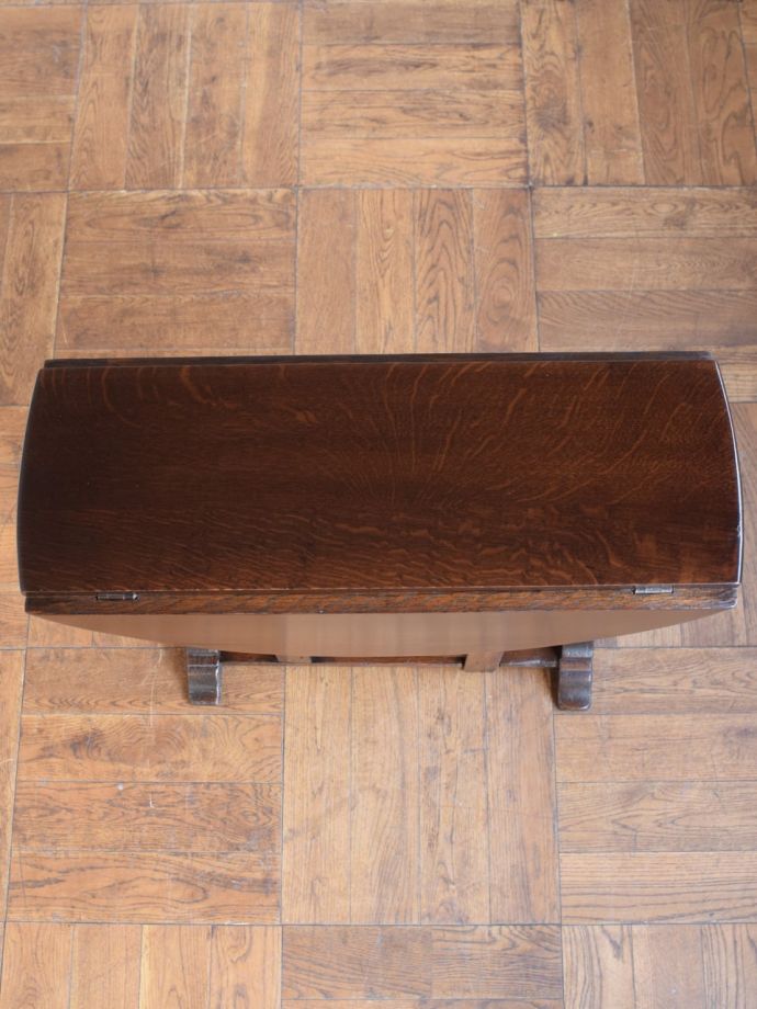 コンパクトなゲートレッグテーブル