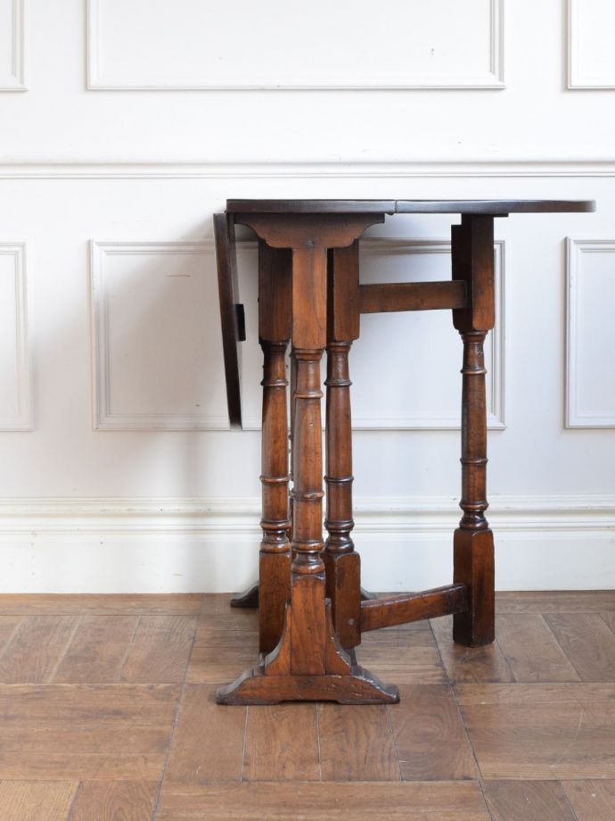 3サイズで楽しめる折り畳みテーブル