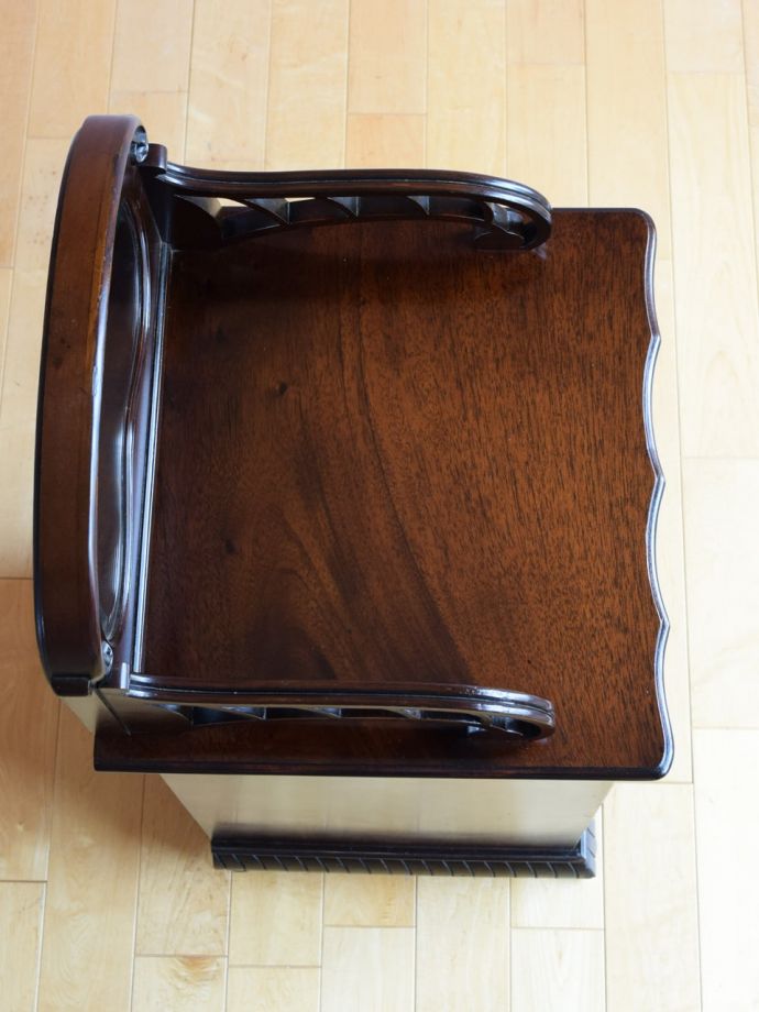 サイドキャビネットの天板