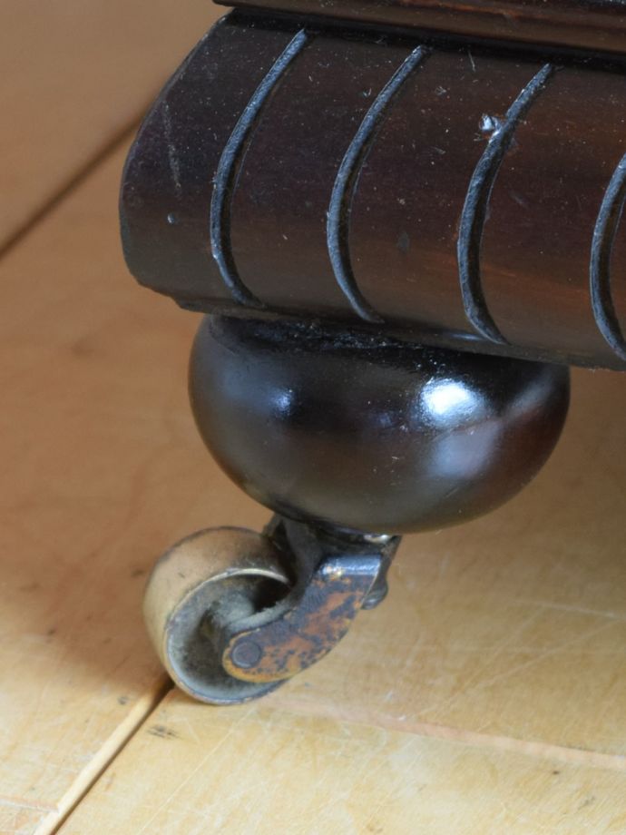 アンティーク家具の脚