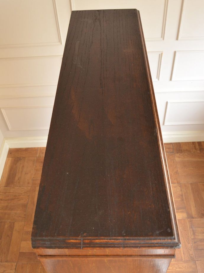 アンティークキャビネットの天板