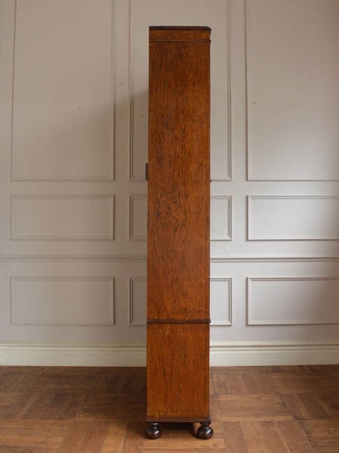 キャビネットの側面