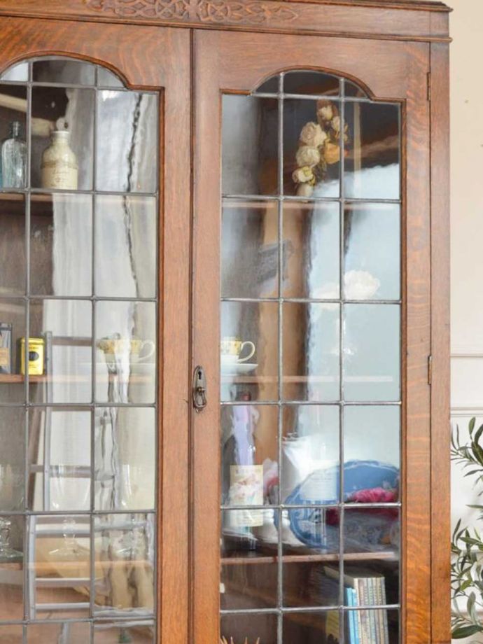 アンティークガラスの扉