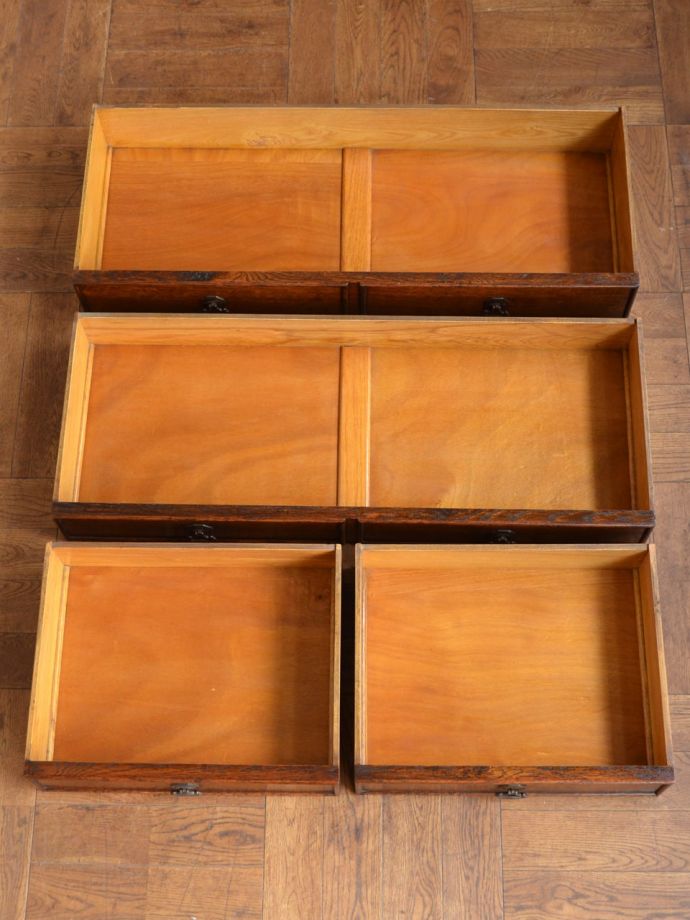 ドレッサーの引き出しの中