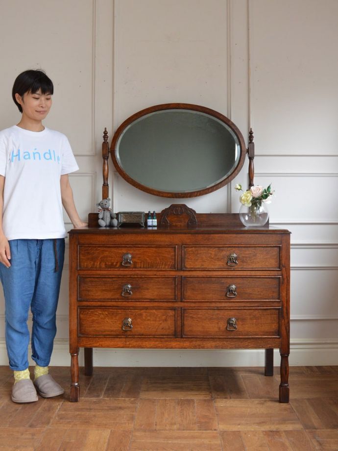 英国アンティークのドレッサー