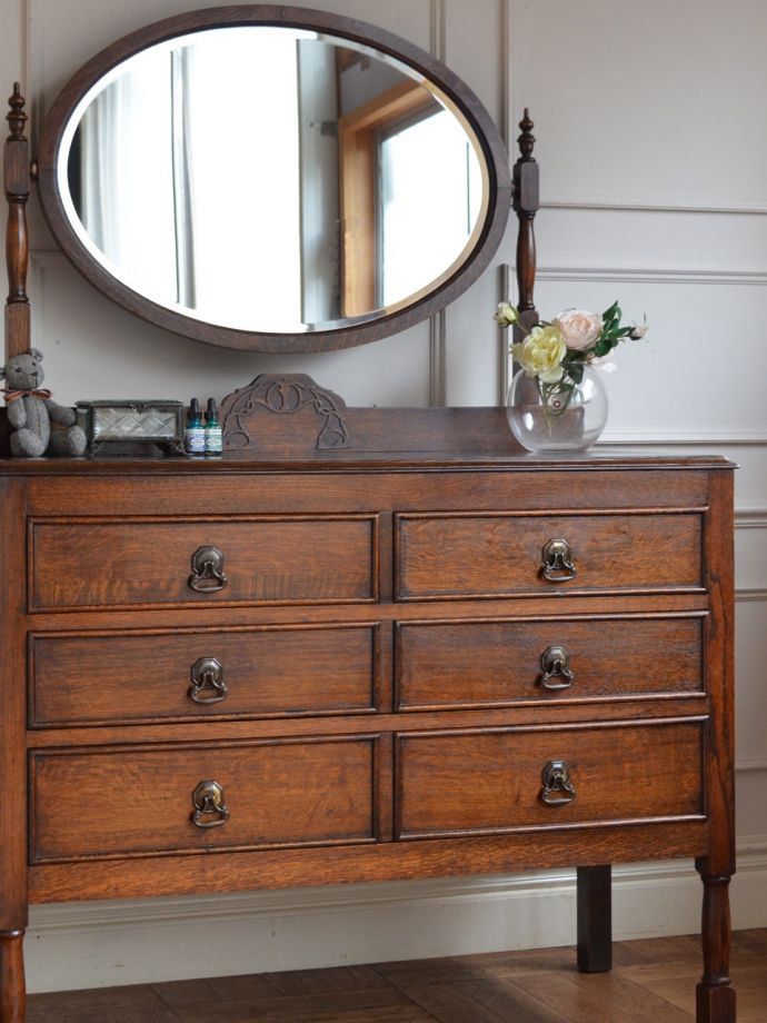 ドレッサーの美しい杢目