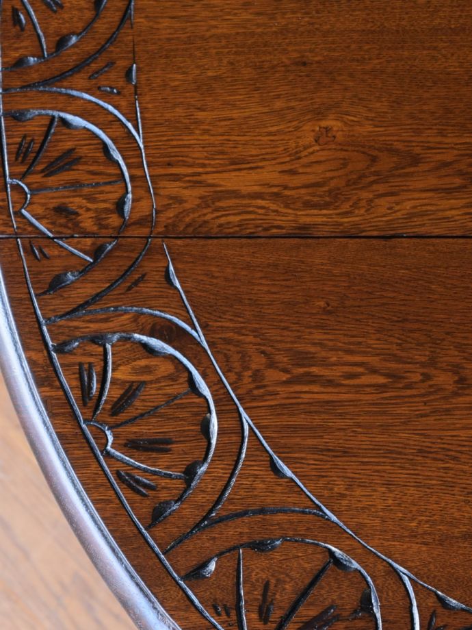 アンティークダイニングテーブルの木目