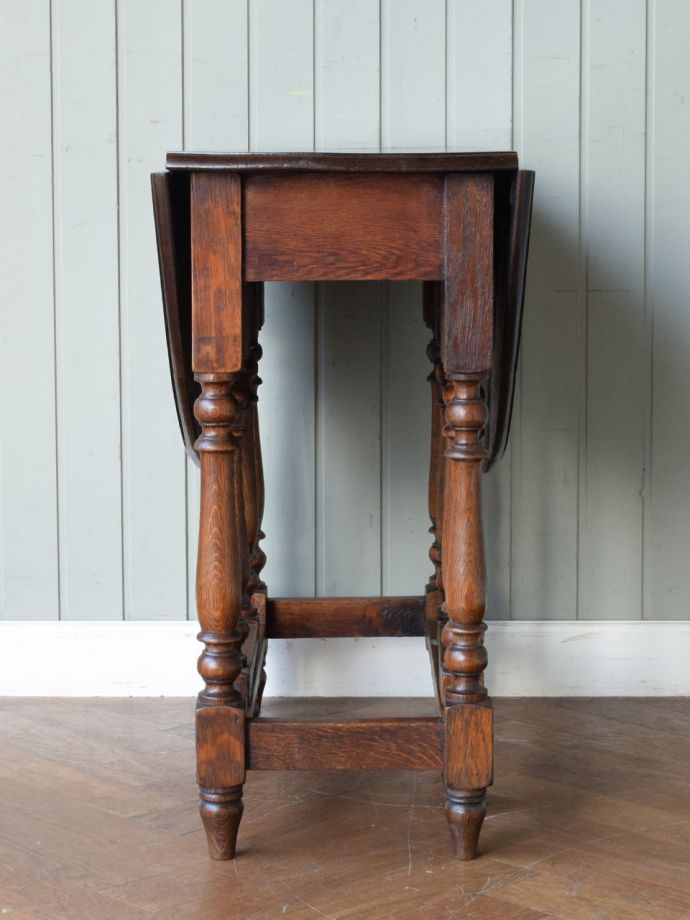 折り畳み式テーブルの側面