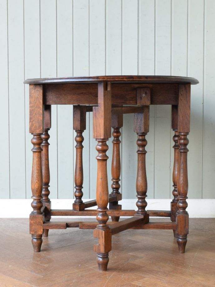 いろんな表情が楽しめるダイニングテーブル