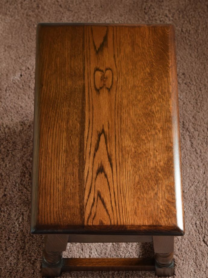 アンティークのブランケットボックスの天板