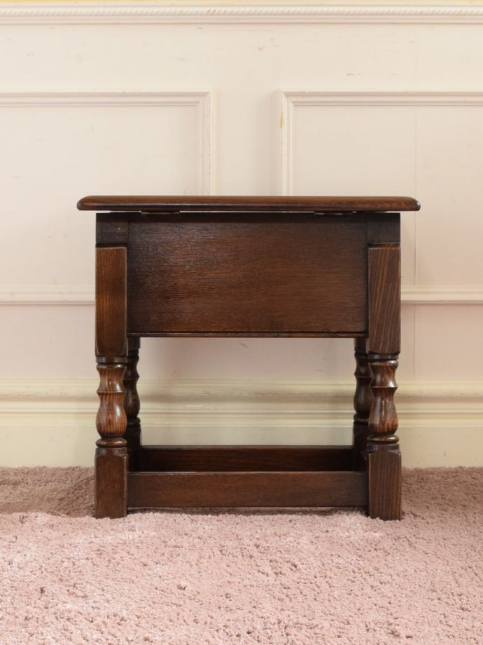 ブランケットボックスの後ろ姿