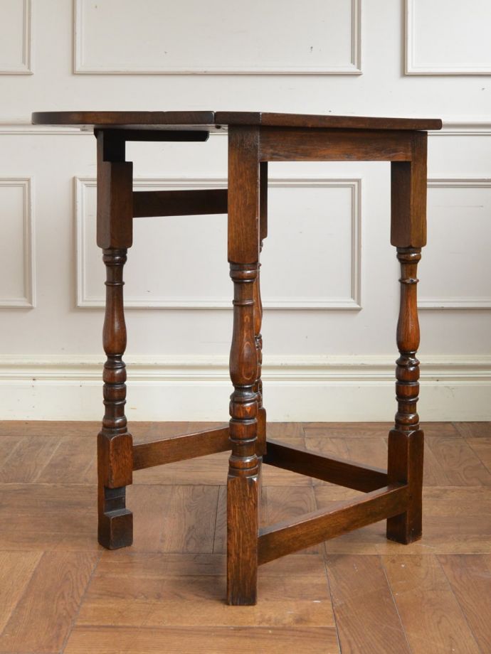 便利なゲートレッグテーブル