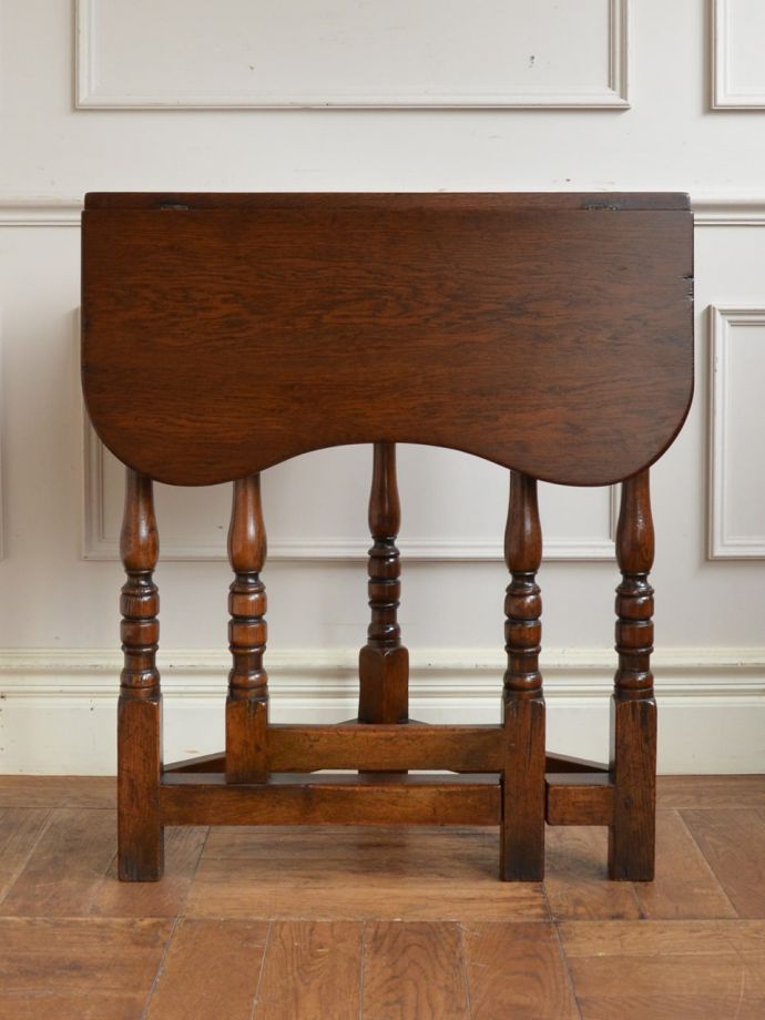 コンパクトに収納できるテーブル