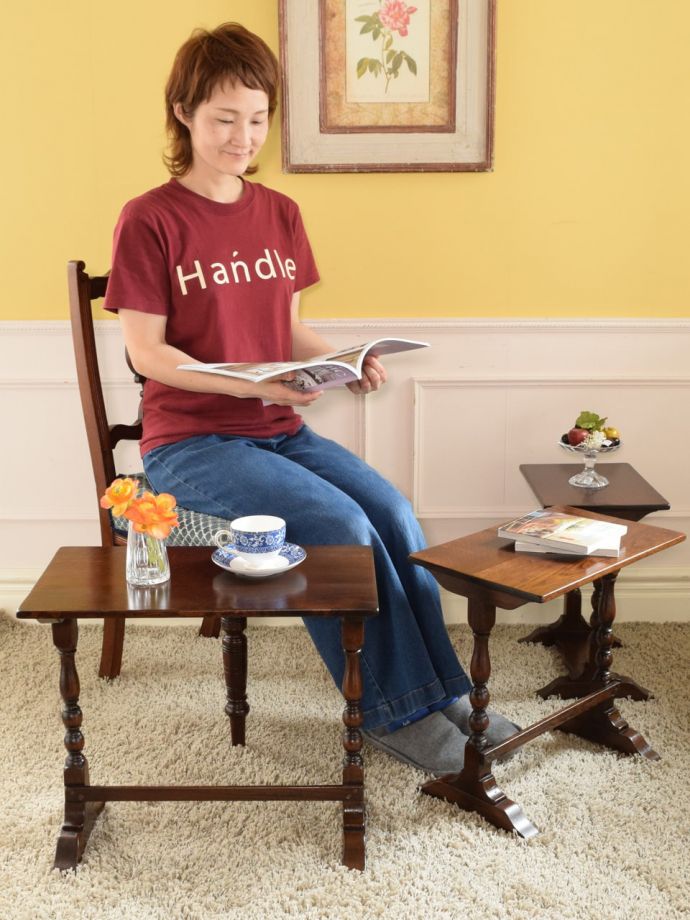 アンティークのネストテーブル