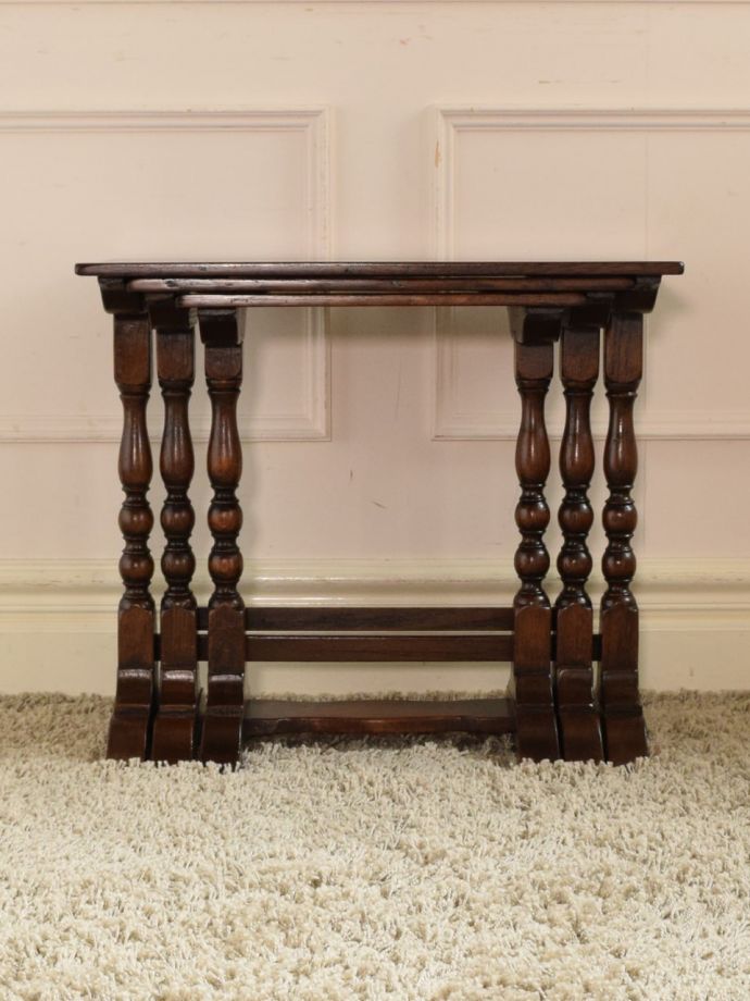 コーヒーテーブルの側面