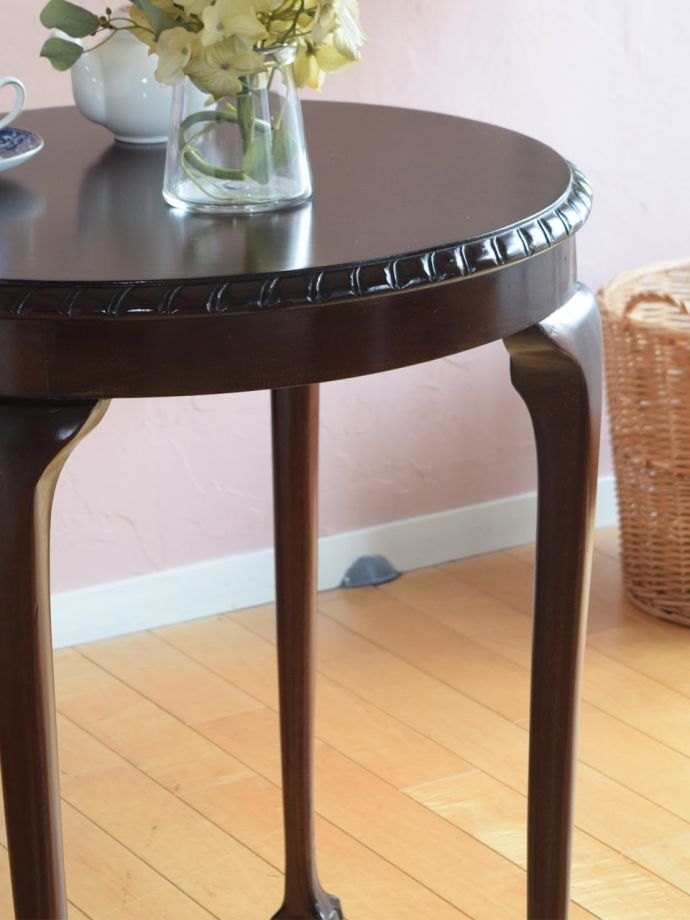 英国のアンティーク家具らしいデザイン