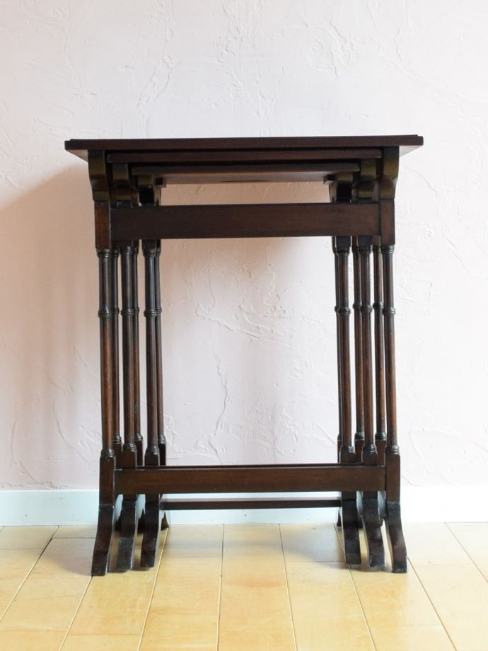 コーヒーテーブルの側面