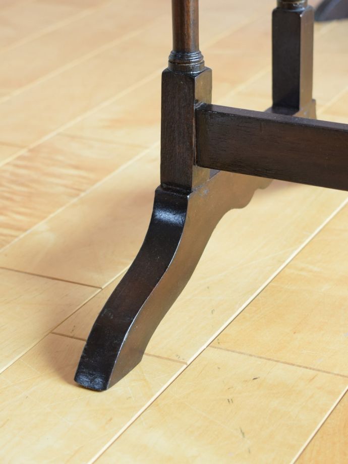 アンティークテーブルの脚