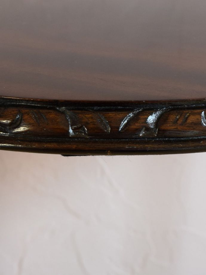 英国アンティークらしい装飾