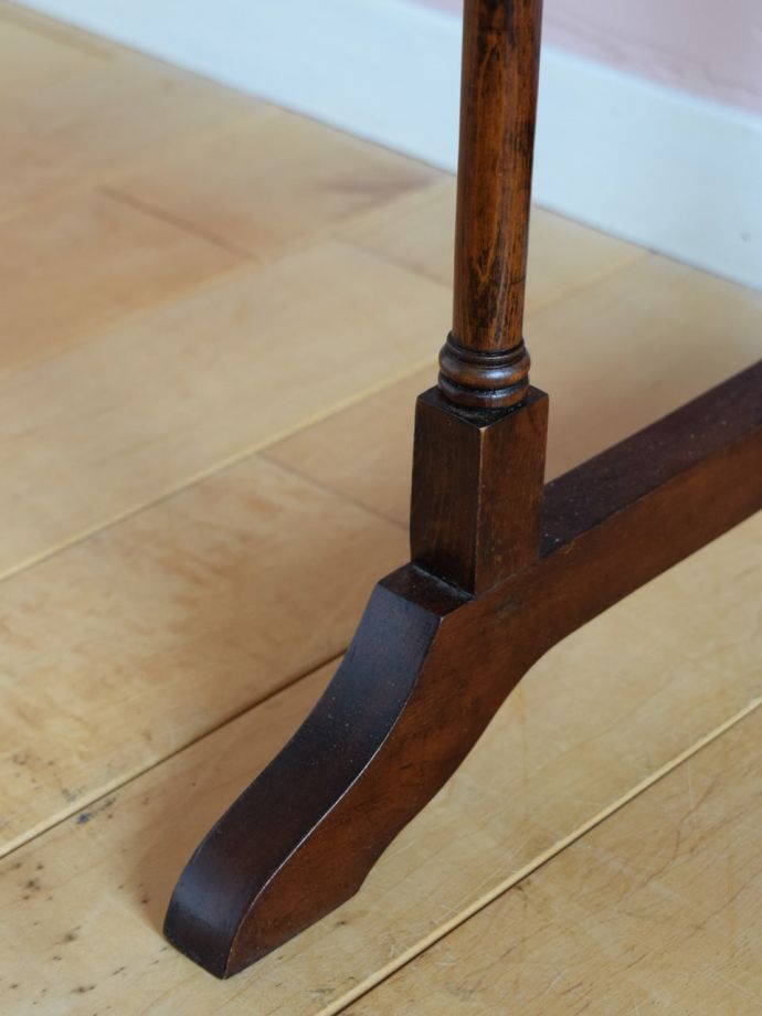 アンティークテーブルの脚