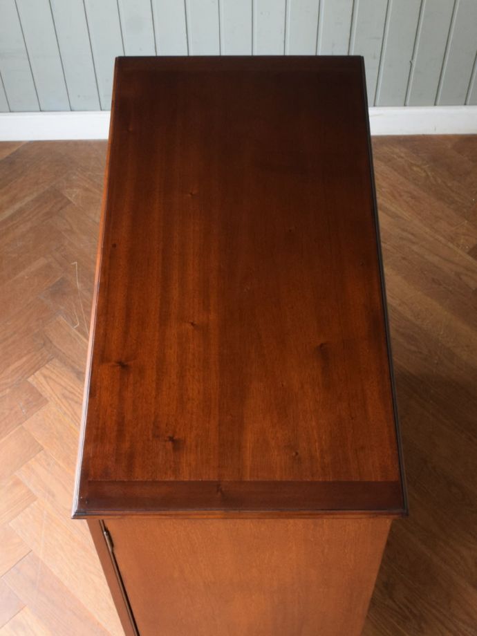 サイドボードの形