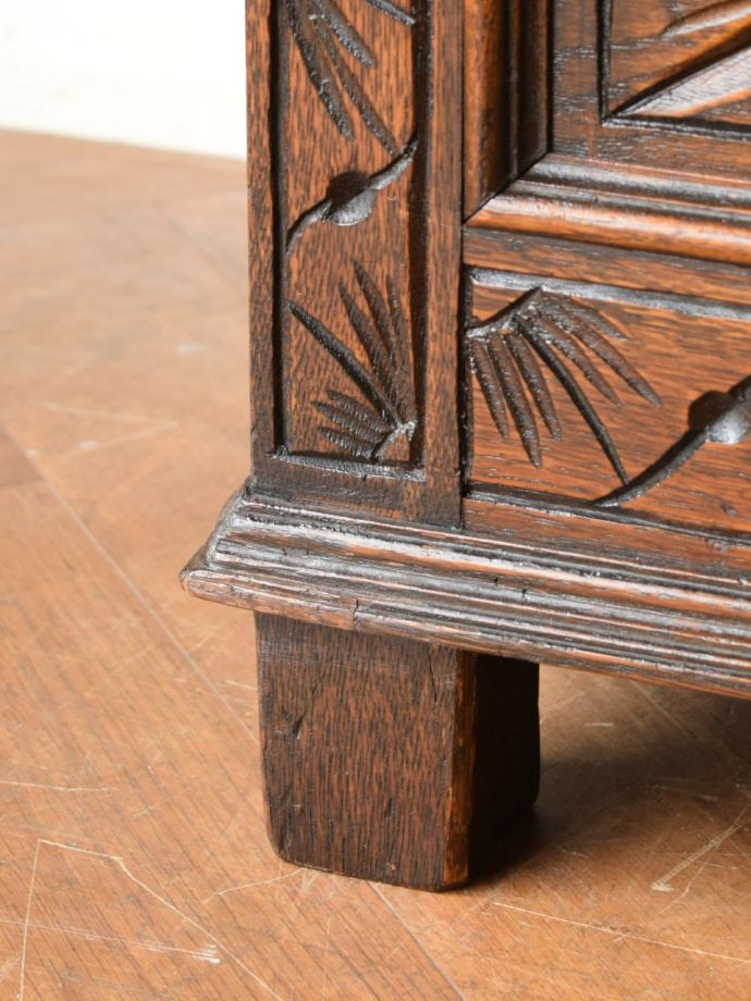 アンティーク家具の脚