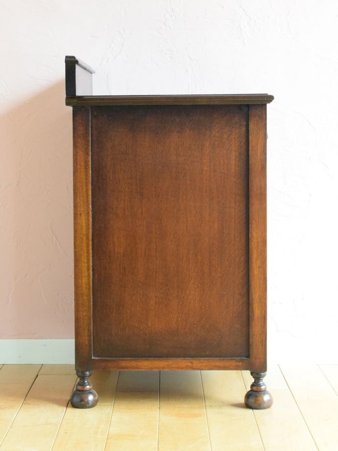 サイドキャビネットの側面