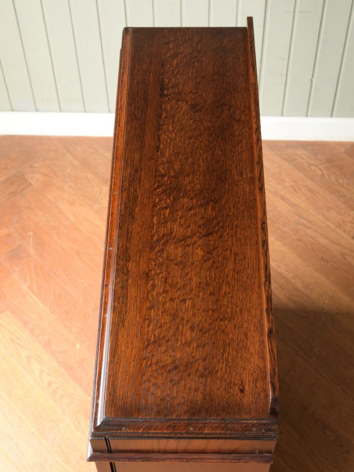 キャビネットの天板