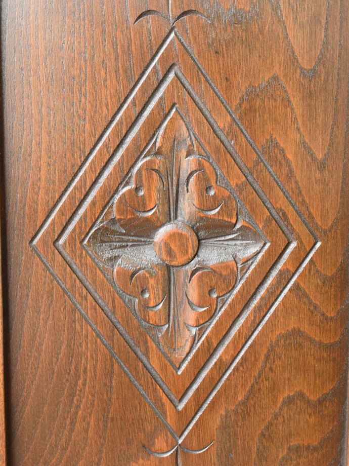 アンティーク家具の装飾