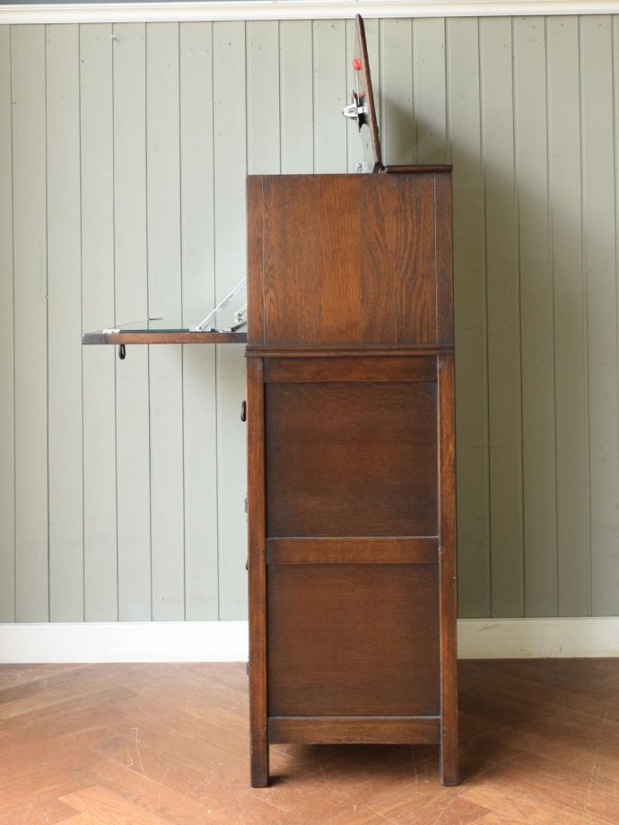 キャビネットの側面