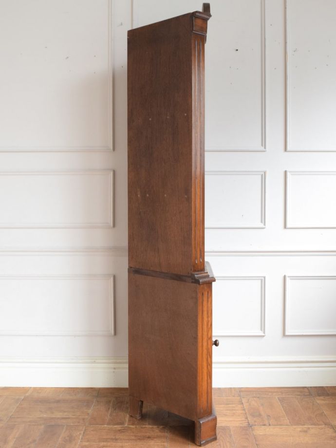 オープンシェルフの側面