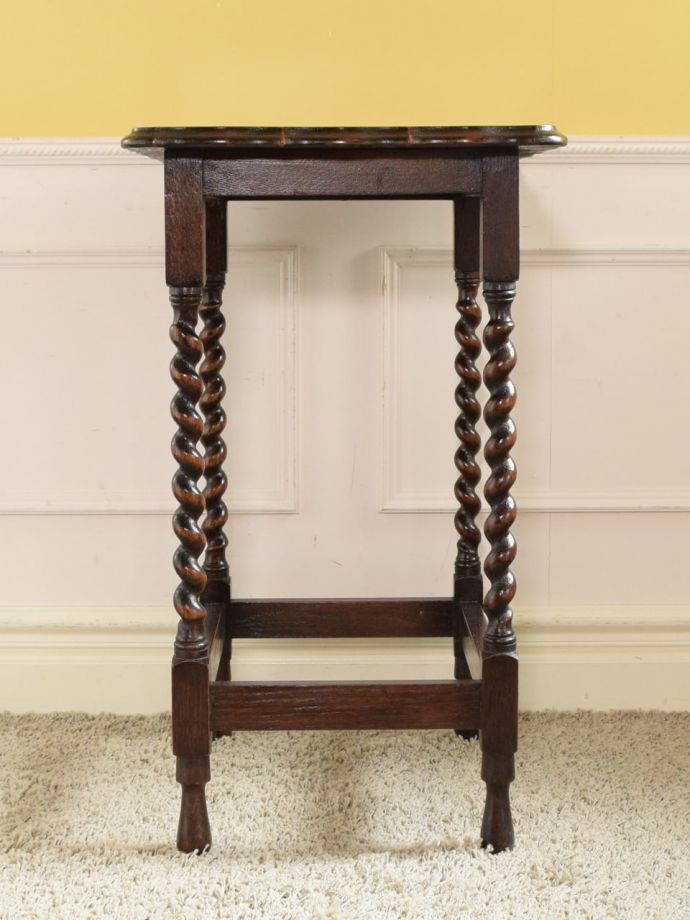 サイドテーブルの側面