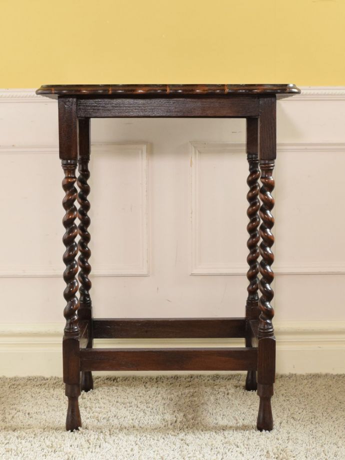 オケージョナルテーブルの側面