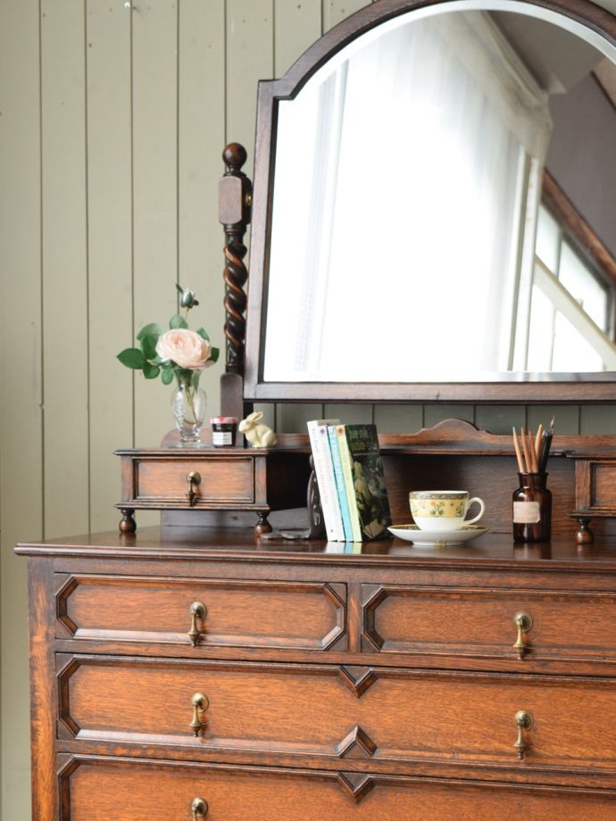 ドレッサーの美しい杢目