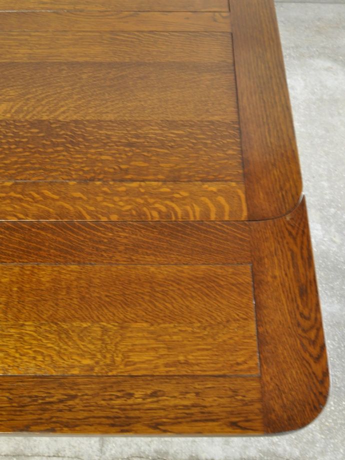 アンティークテーブルの木目