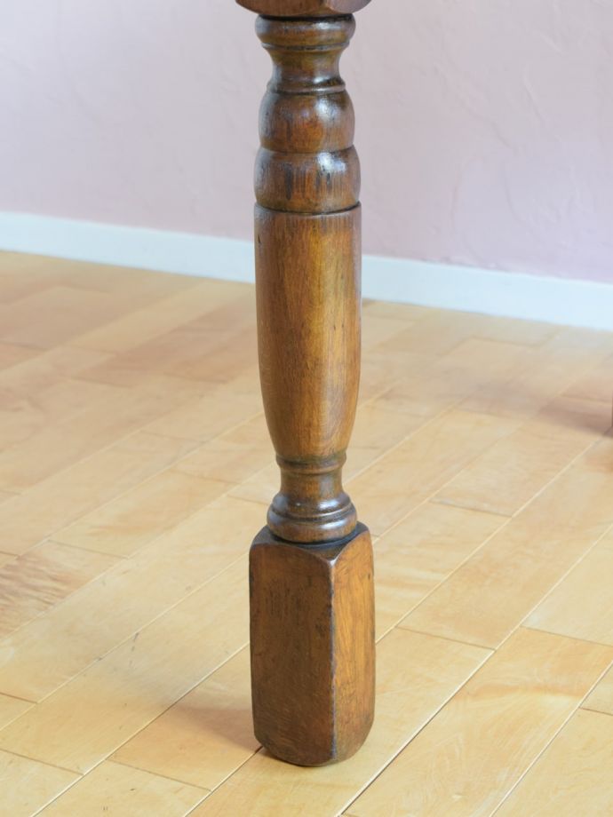 アンティークテーブルの脚