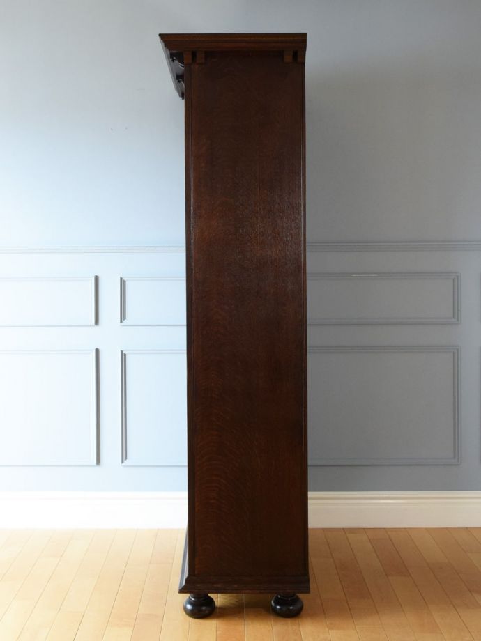 キャビネットの側面