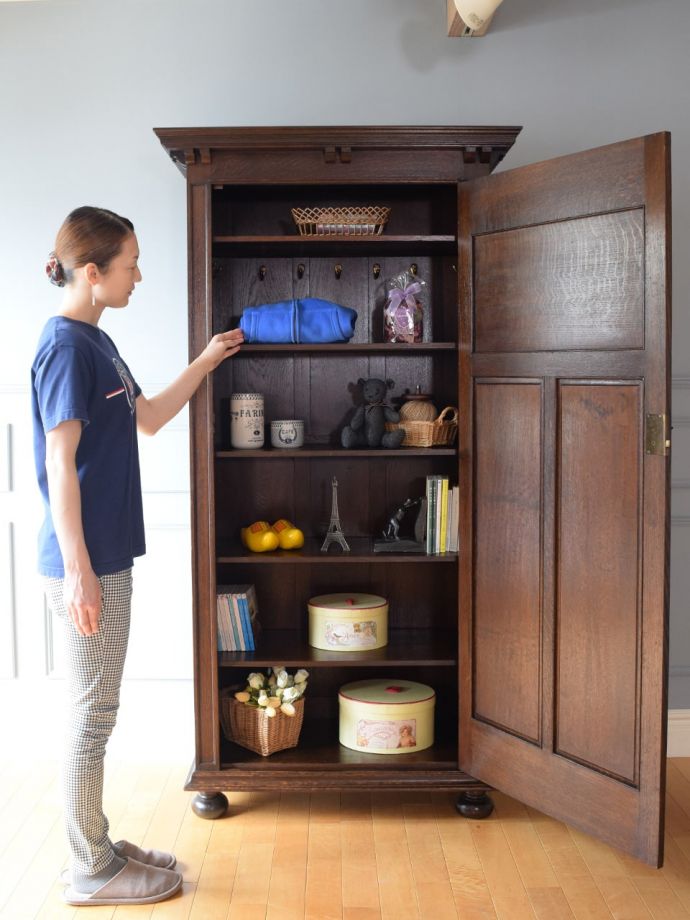 アンティーク家具らしさが漂うワードローブ