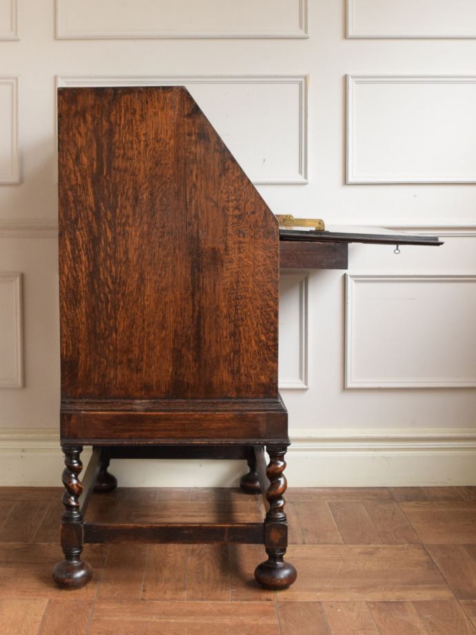 ライティングビューローの側面