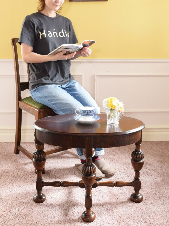 アンティークのコーヒーテーブル