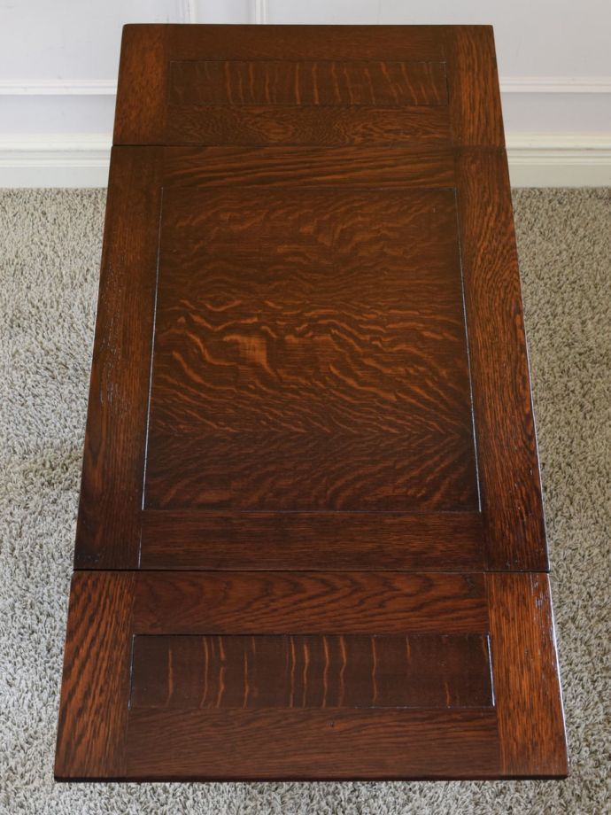 伸長式ダイニングテーブルの天板